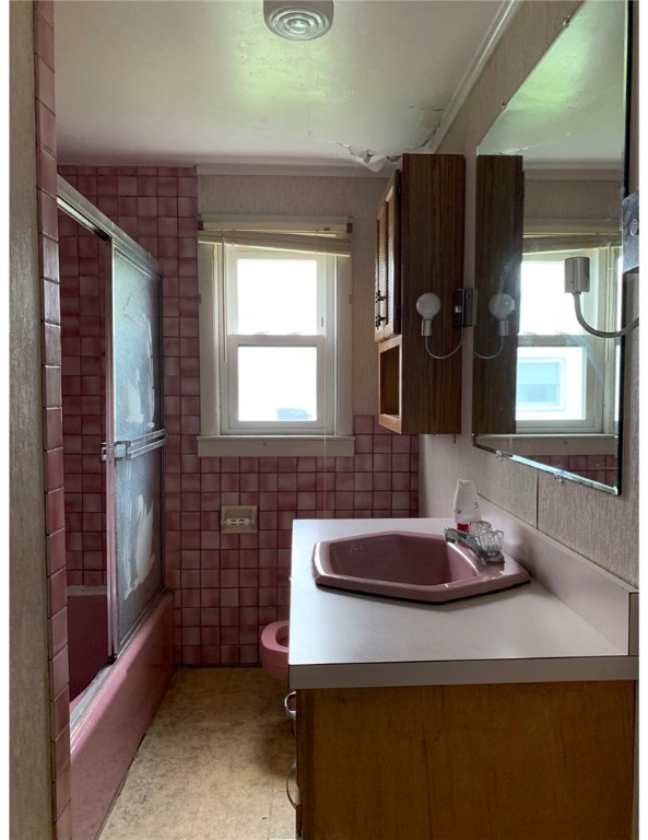 7 Murphy Circle Middletown, RI 02842 - Photo 6 of 8