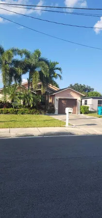 $3,500 | 211 Northeast 13th Avenue, Boynton Beach, FL 33435