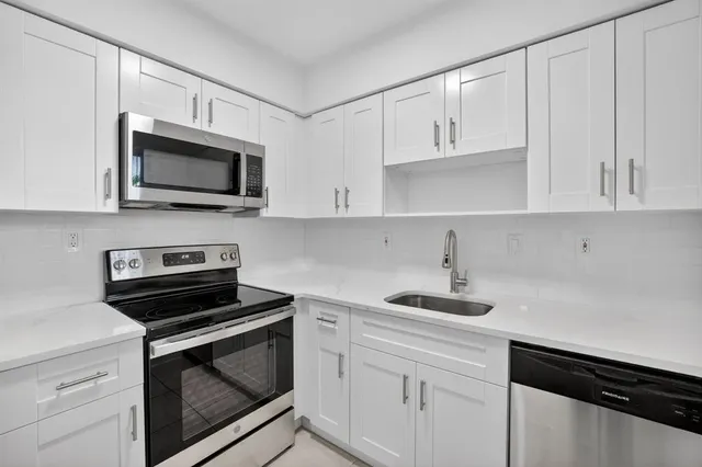 $1,950 | 1821 Middle River Drive, Unit 8, Fort Lauderdale, FL 33305