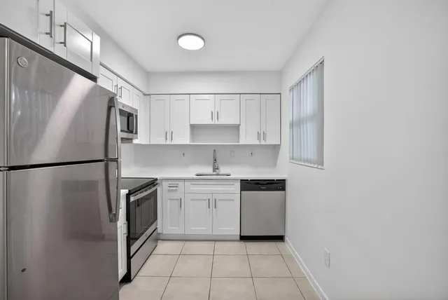 $1,950 | 1821 Middle River Drive, Unit 8, Fort Lauderdale, FL 33305