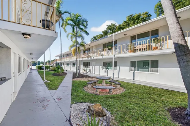 $1,950 | 1821 Middle River Drive, Unit 8, Fort Lauderdale, FL 33305