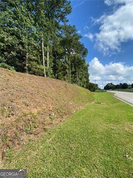 466 Highway 81 Covington, GA 30014 - Photo 4 of 6 a view of outdoor space and yard