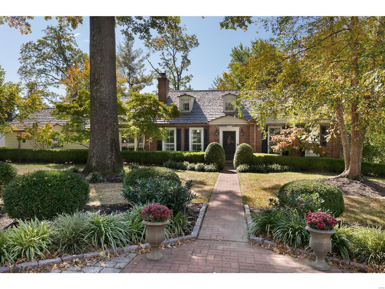 4 Wickersham Lane St. Louis, MO 63124 - Photo 1 of 31