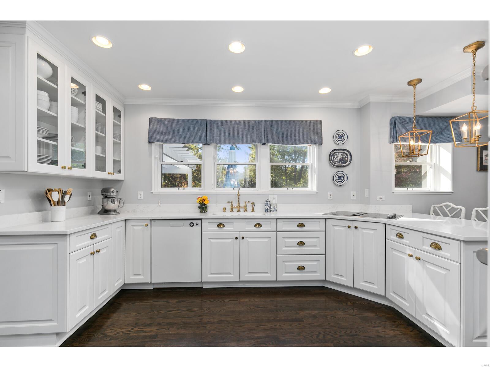 4 Wickersham Lane St. Louis, MO 63124 - Photo 7 of 31