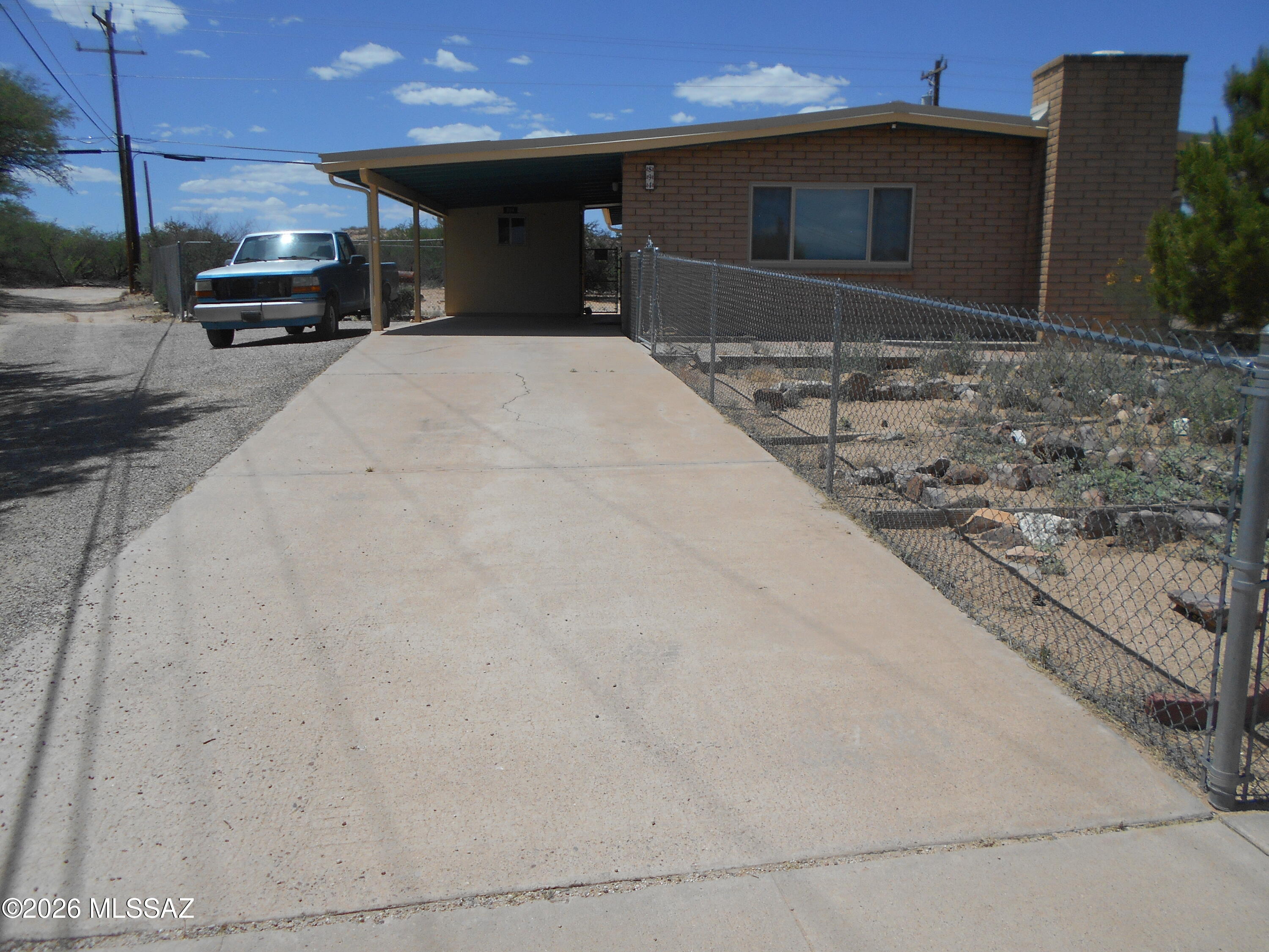 894 South Post Road Benson, AZ 85602 - Photo 4 of 37