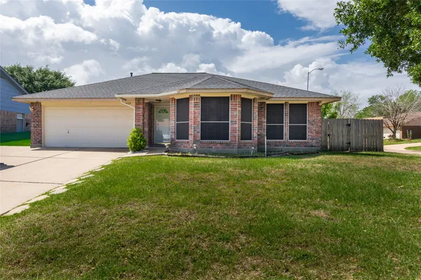 $2,000 | 18755 Highland Trail, Houston, TX 77084