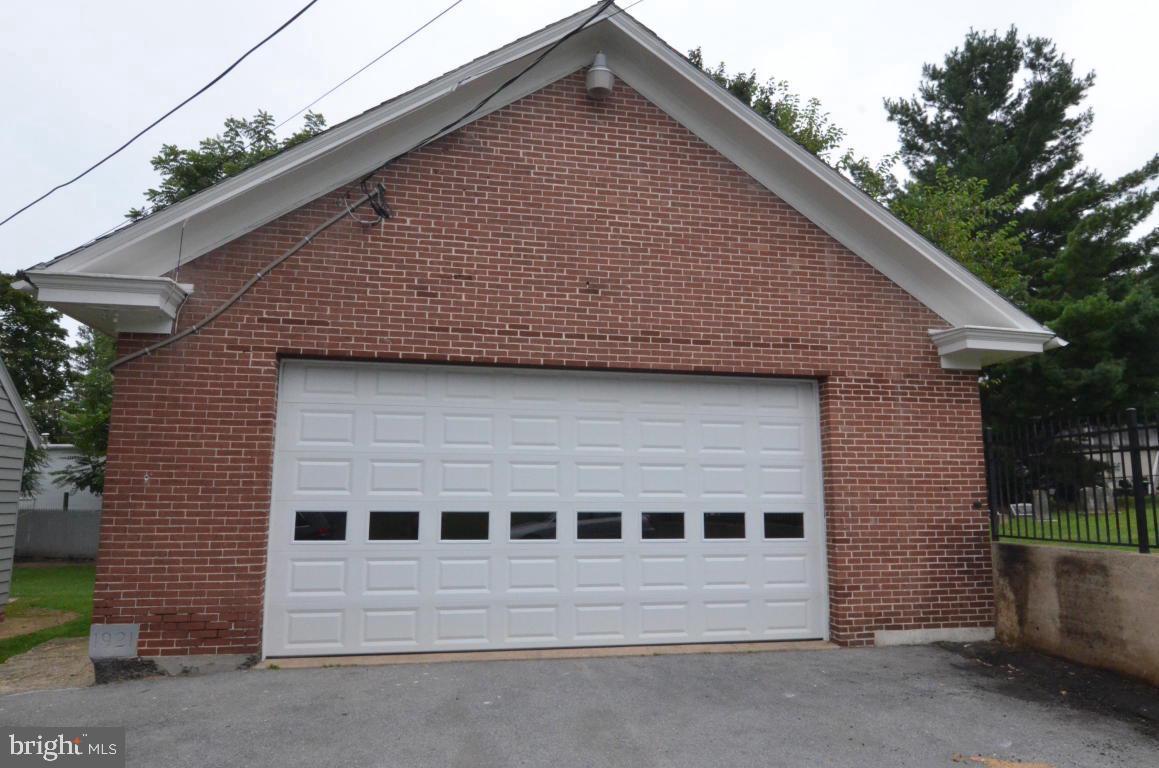 1709 Lampeter Road Lancaster, PA 17602 - Photo 1 of 4 Gallery Image 1
