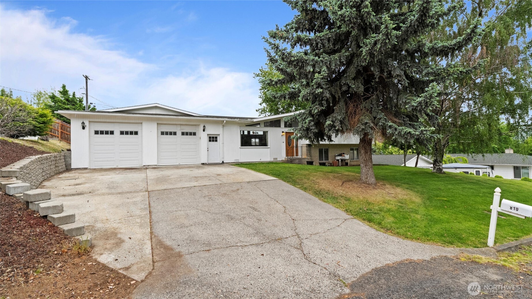 810 East Spring Street Dayton, WA 99328 - Photo 2 of 39