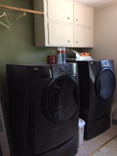 12264 Macs Road Redding, CA 96003 - Photo 19 of 25 Laundry1