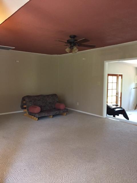 12264 Macs Road Redding, CA 96003 - Photo 8 of 25 Living room