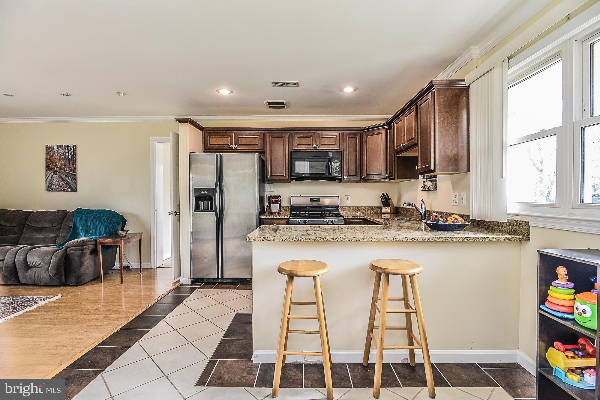5404 Montgomery Street Springfield, VA 22151 - Photo 11 of 29 Kitchen / Breakfast Nookl