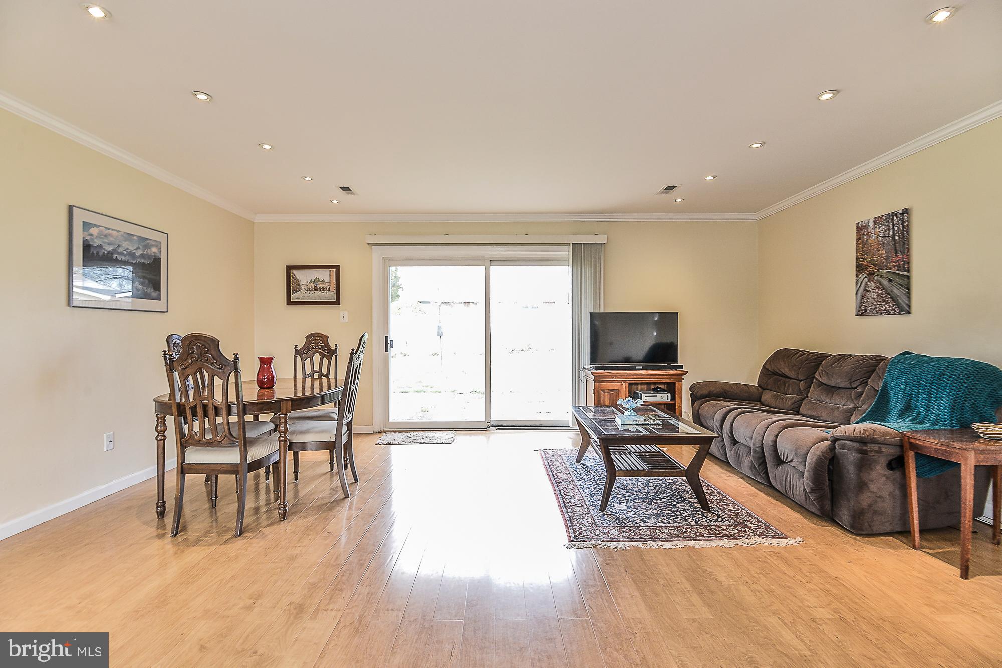 5404 Montgomery Street Springfield, VA 22151 - Photo 13 of 29 Living / Dining Areas