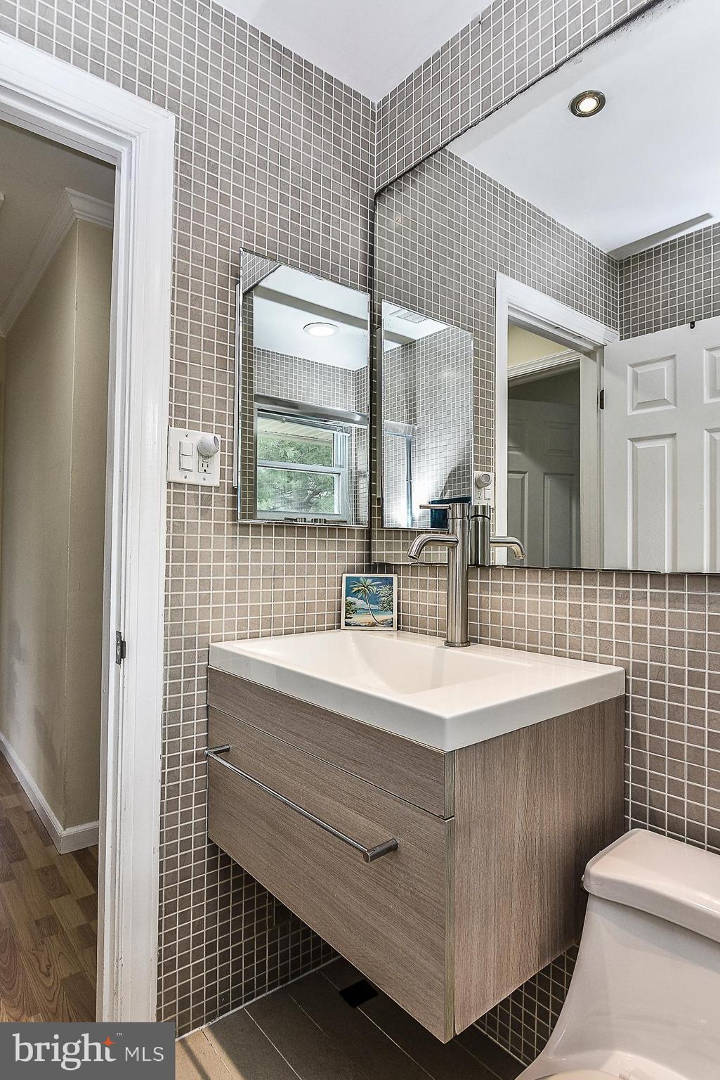 5404 Montgomery Street Springfield, VA 22151 - Photo 21 of 29 Hall Bath