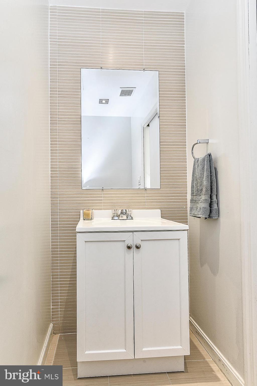 5404 Montgomery Street Springfield, VA 22151 - Photo 22 of 29 Powder Room