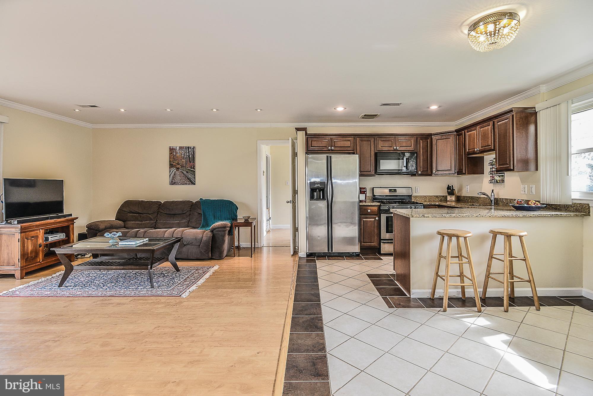 5404 Montgomery Street Springfield, VA 22151 - Photo 10 of 29 Kitchen / Living