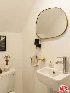 $1,299,000 | 2233 Crest Way, Los Angeles, CA 90068