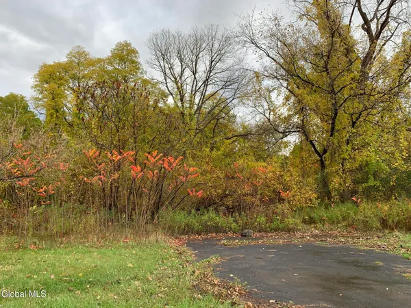 $150,000 | 1853 Highway 9, Halfmoon, NY 12065