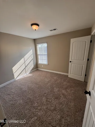 $2,400 | 3812 Champion Hills Drive, Southaven, MS 38672