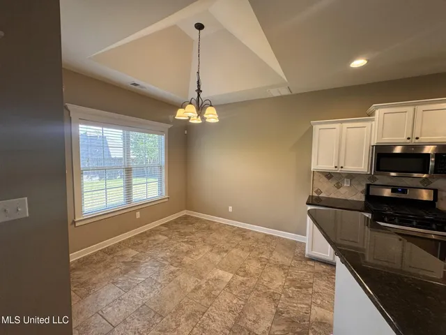 $2,400 | 3812 Champion Hills Drive, Southaven, MS 38672