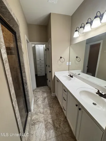 $2,400 | 3812 Champion Hills Drive, Southaven, MS 38672