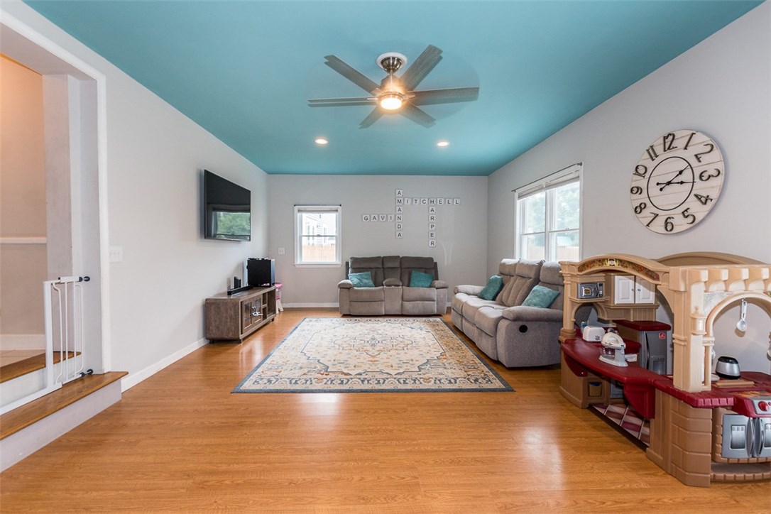 135 New Road East Providence, RI 02916 - Photo 11 of 29 Gallery Image 11