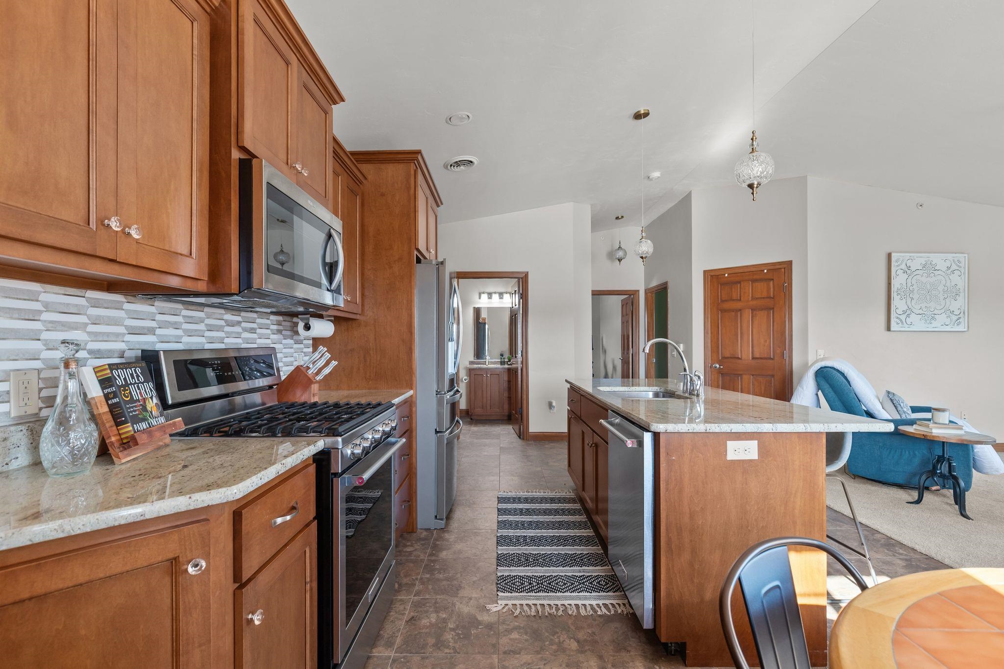 2362 East Plank Road, Unit D Appleton, WI 54915 - Photo 4 of 38