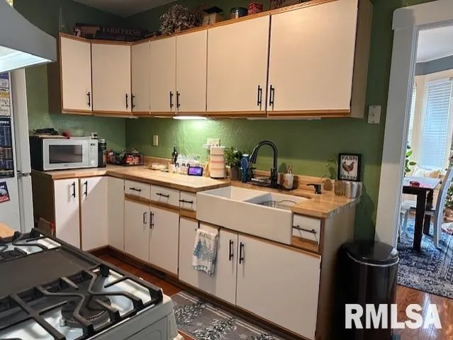 $165,000 | 1 Jones Place, Jacksonville, IL 62650