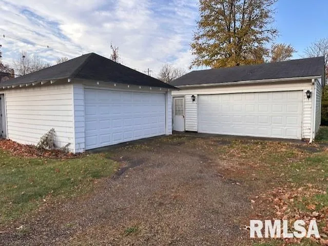 $165,000 | 1 Jones Place, Jacksonville, IL 62650