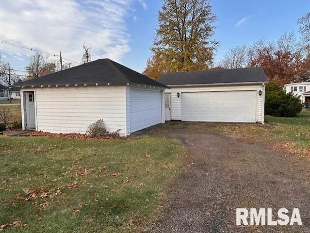 $165,000 | 1 Jones Place, Jacksonville, IL 62650