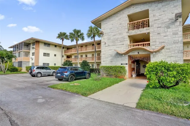 $69,500 | 17001 Northeast 13th Avenue, Unit 104, Miami, FL 33162