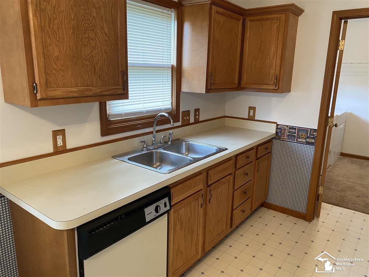 7235 Douglas Road Lambertville, MI 48144 - Photo 5 of 22