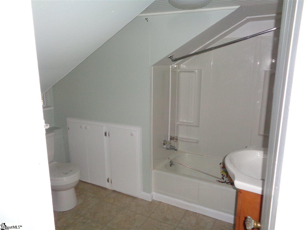 260 East Greer Street Greer, SC 29650 - Photo 5 of 7