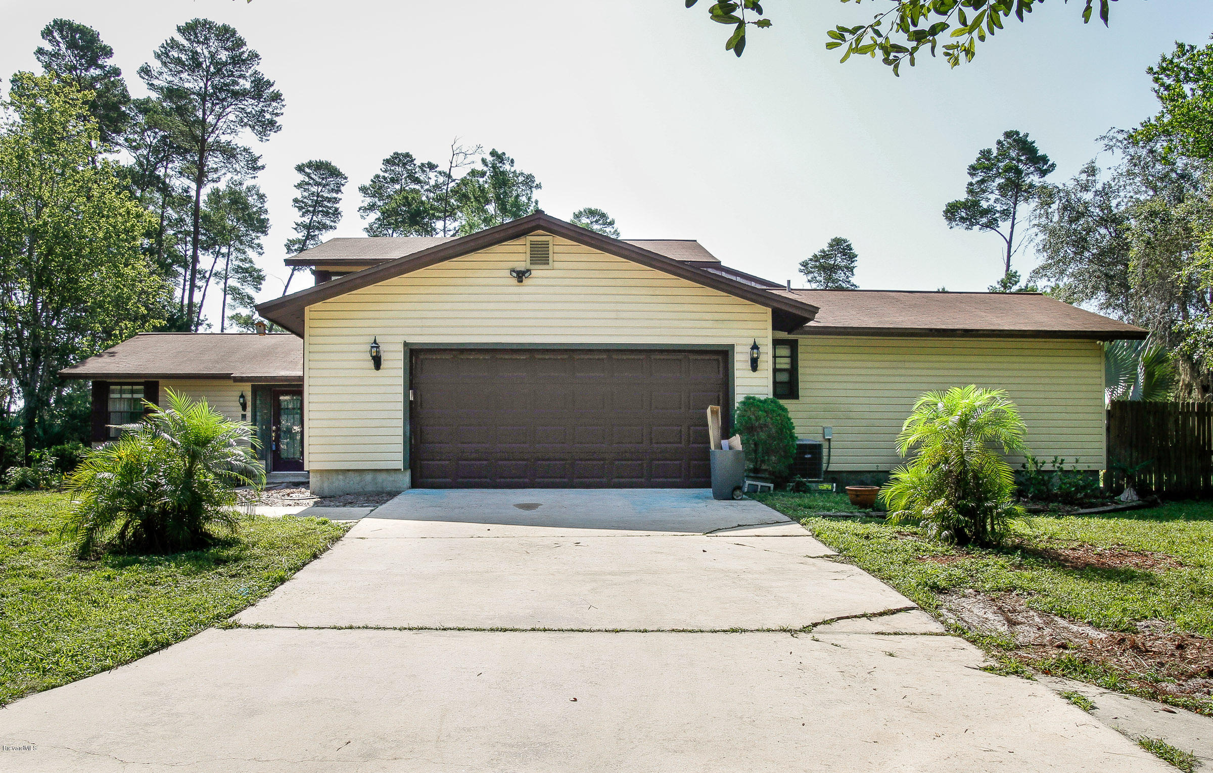 410 South Carpenter Road Titusville, FL 32796 - Photo 3 of 27 Front of House