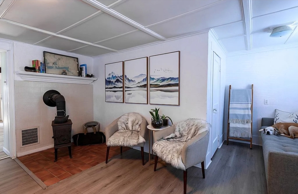 70 Cottage Road Newbury, MA 01951 - Photo 17 of 25 a living room with furniture