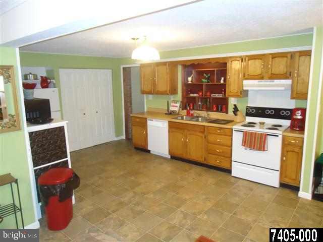 5052 Walters Hatchery Road Spring Grove, PA 17362 - Photo 3 of 25
