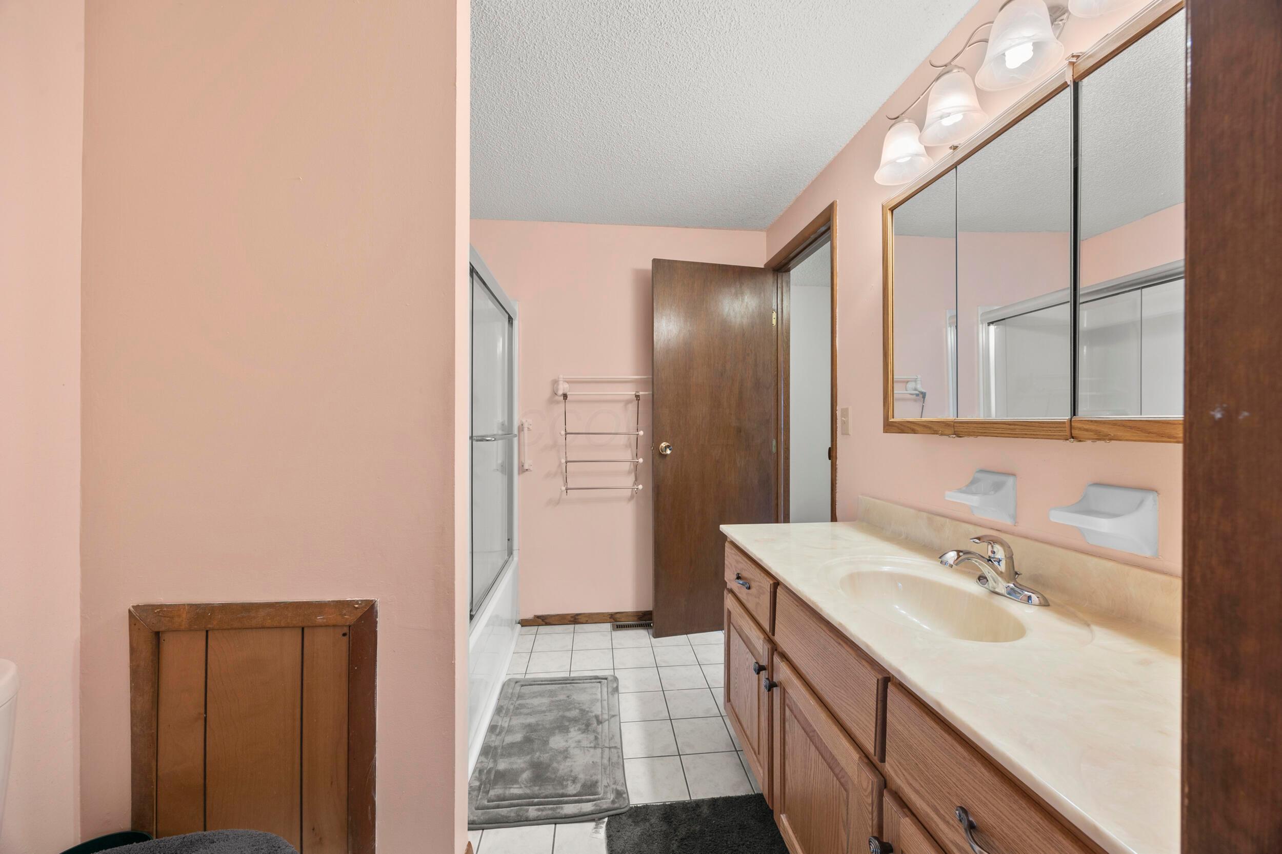 2735 West Case Road Columbus, OH 43235 - Photo 18 of 31 23_4x3a1226