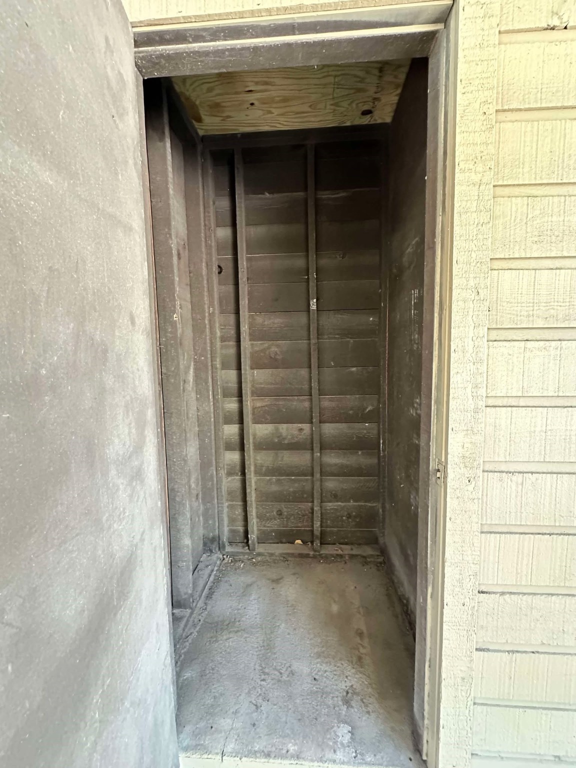 3630 Ocee Street Houston, TX 77063 - Photo 17 of 21 a view of outdoor space and a window