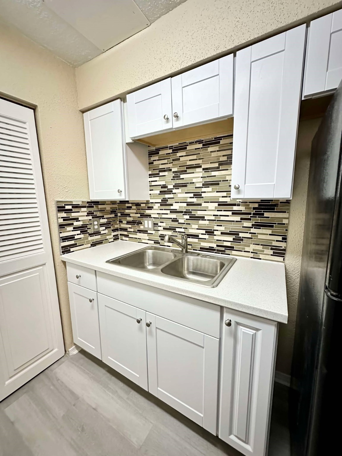 3630 Ocee Street Houston, TX 77063 - Photo 6 of 21 a bathroom with a sink a vanity and a mirror