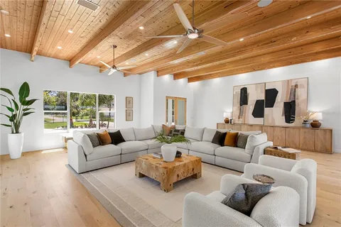 $2,200,000 | 14802 Lake Magdalene Circle, Tampa, FL 33613