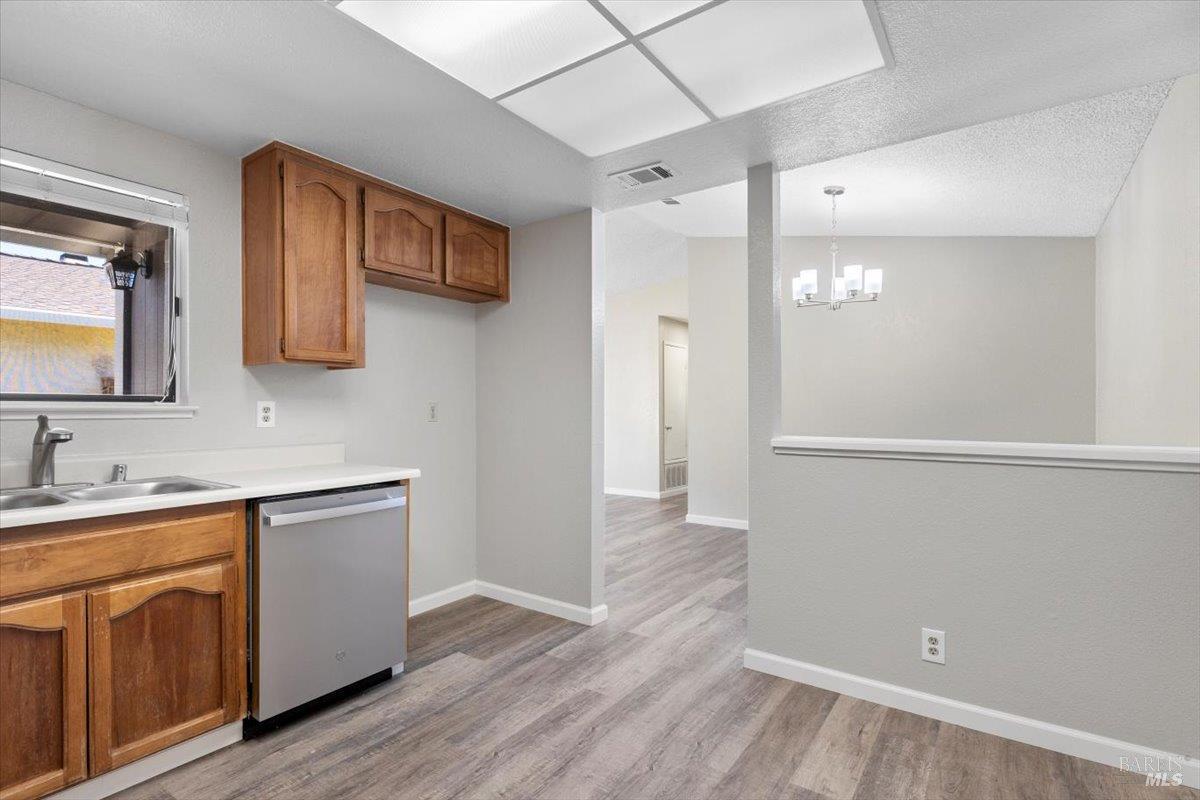 987 Daniel Street Fairfield, CA 94533 - Photo 13 of 36 a bathroom with a sink and a mirror