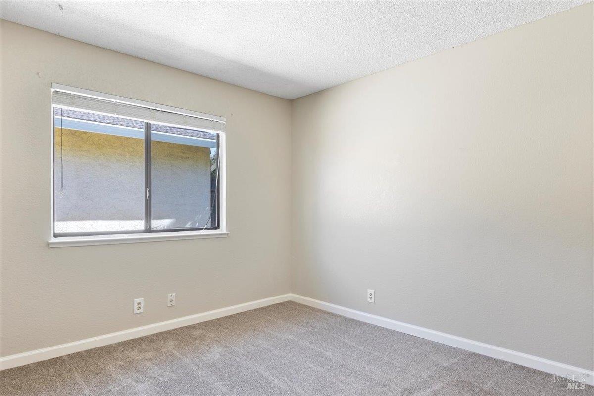 987 Daniel Street Fairfield, CA 94533 - Photo 14 of 36 an empty room with a window