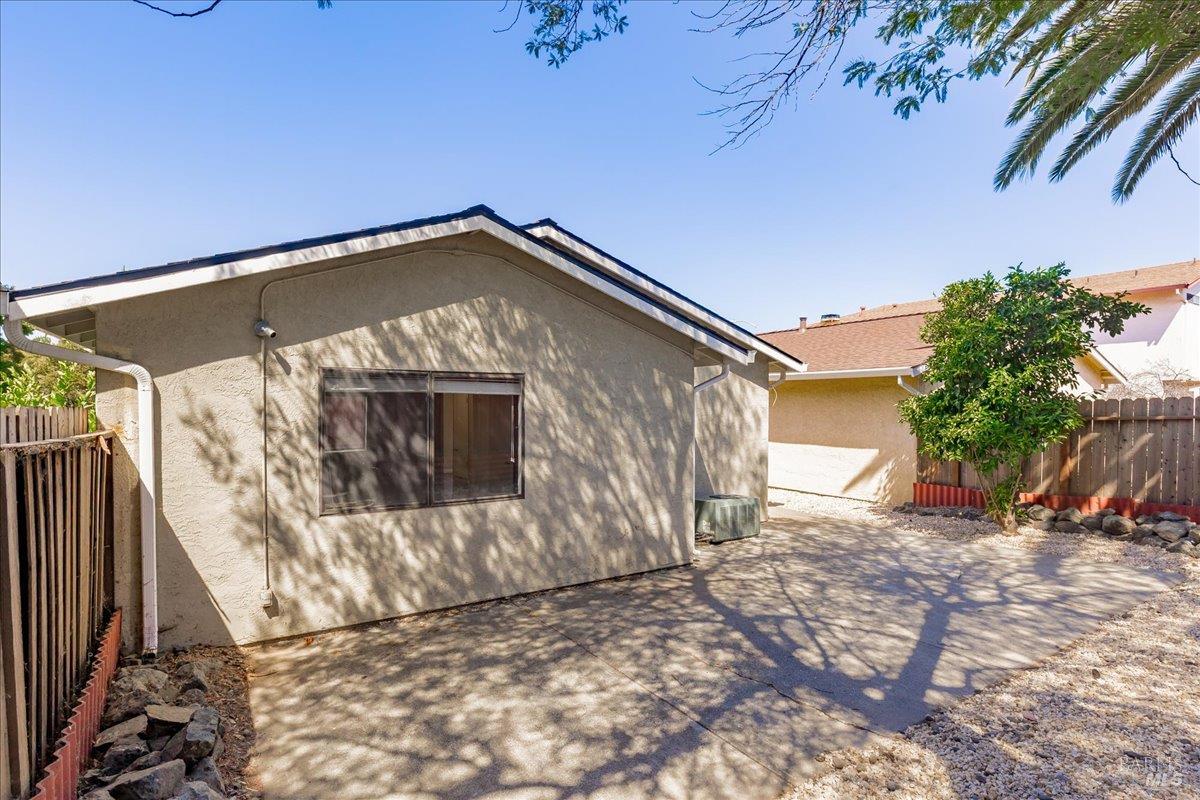 987 Daniel Street Fairfield, CA 94533 - Photo 28 of 36 a view of a small house with wooden fence