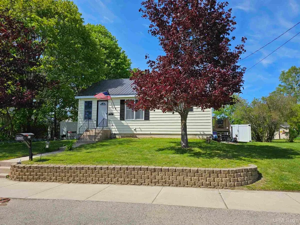 $107,500 | 628 Manistique Avenue, Manistique, MI 49854
