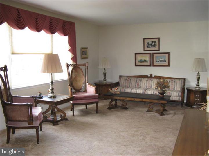 1974 King Arthur Road Philadelphia, PA 19116 - Photo 3 of 23 Living Room