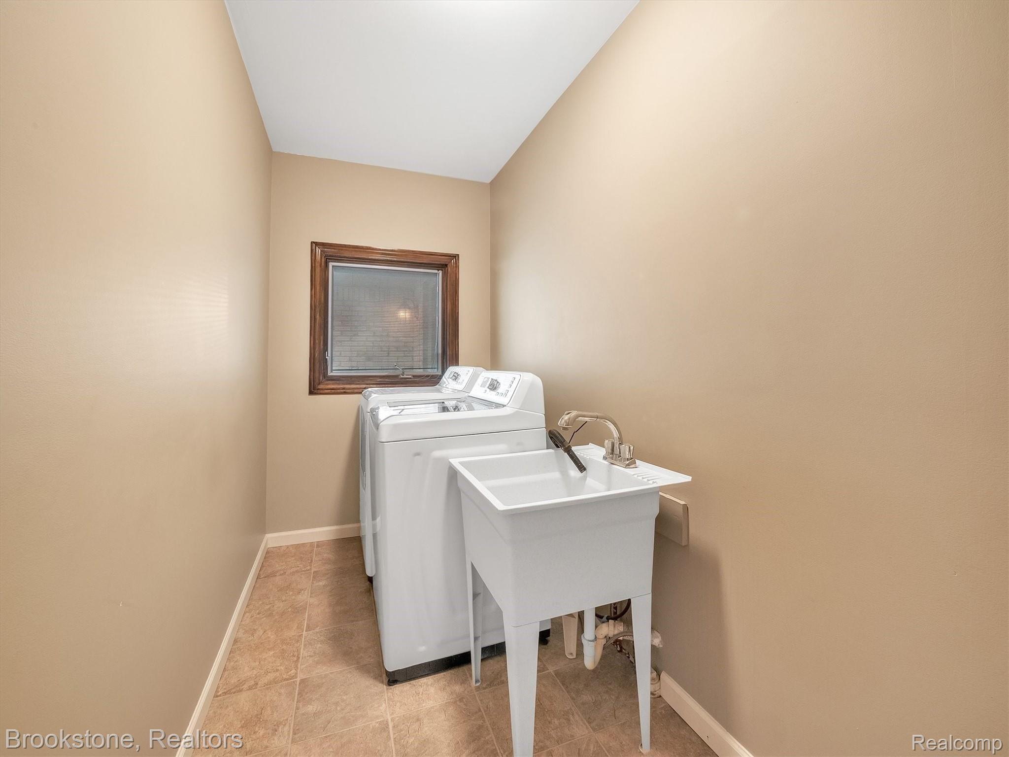 2093 Warrington Road Rochester, MI 48307 - Photo 17 of 39 21-2093 Warrington Rd-Windowstill Real Estate Photography-21.jpg