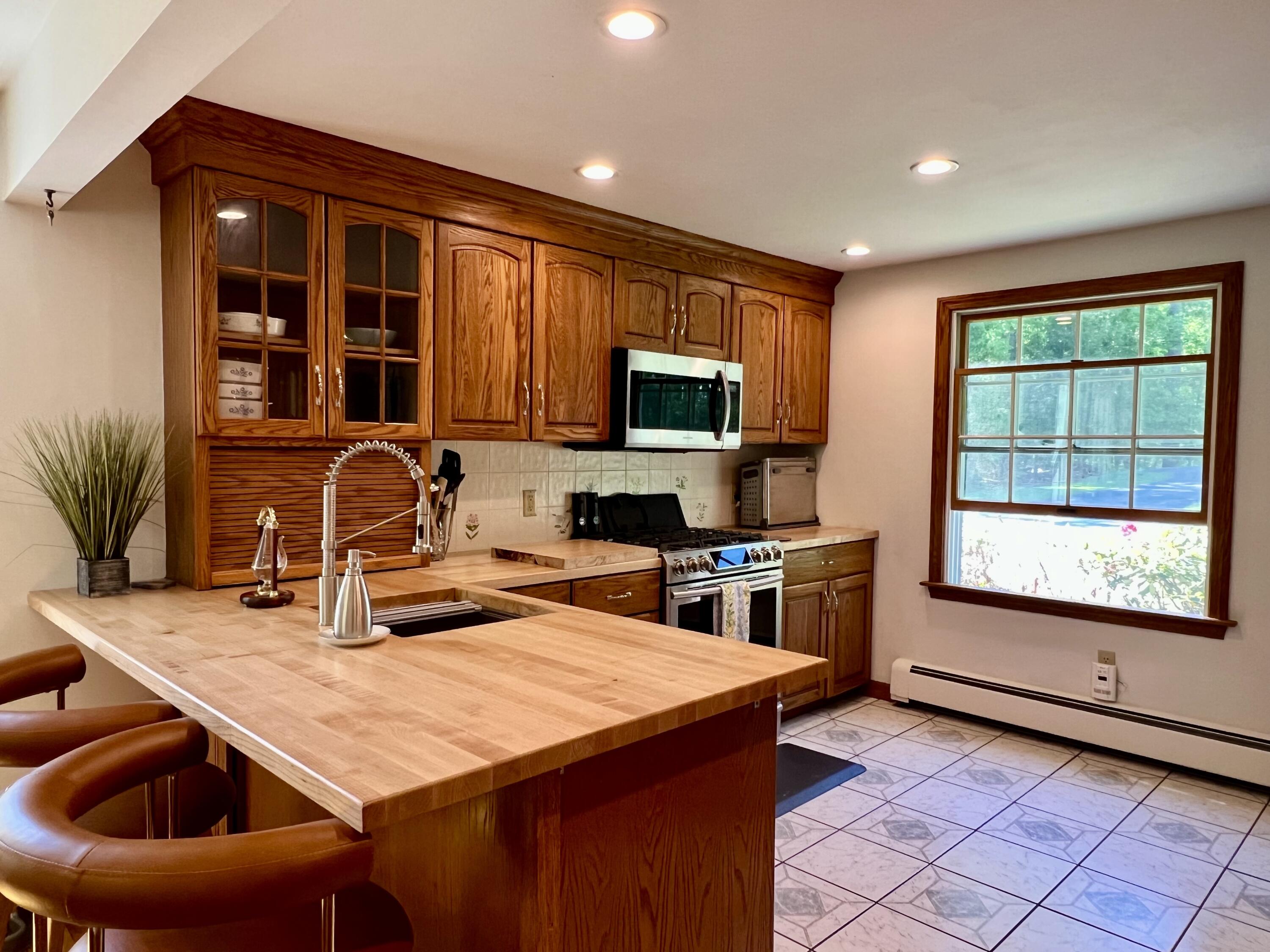 337 Middle Road Falmouth, ME 04105 - Photo 5 of 37 middle 50