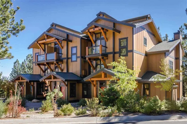 $1,100,000 | 2004 Sierra Star Parkway, Unit 18, Mammoth Lakes, CA 93546