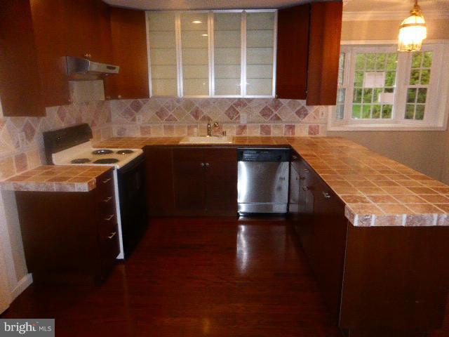 5334 Ravensworth Road Springfield, VA 22151 - Photo 6 of 15 Kitchen