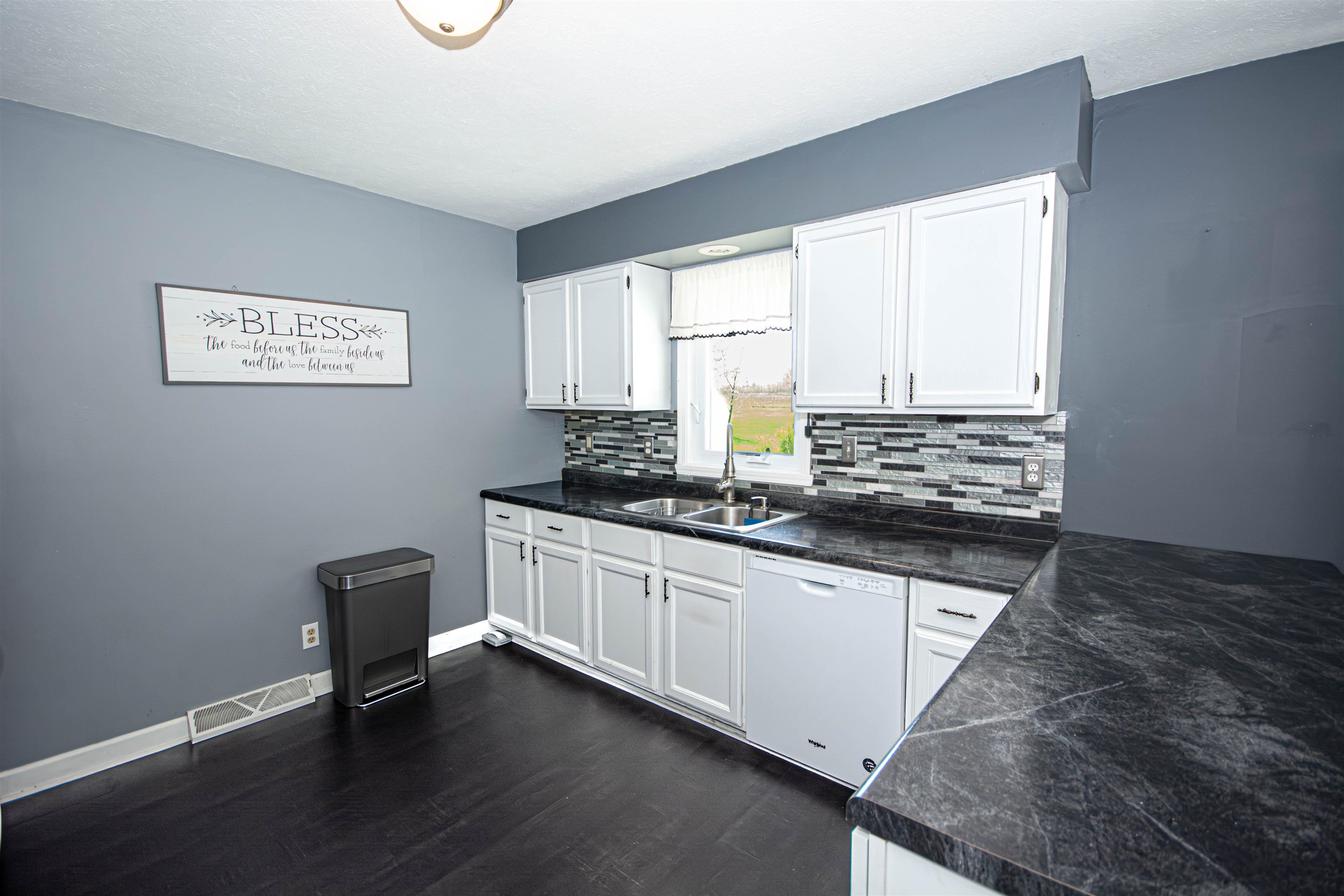 911 South Trainer Road Rockford, IL 61108 - Photo 11 of 32 Gallery Image 11