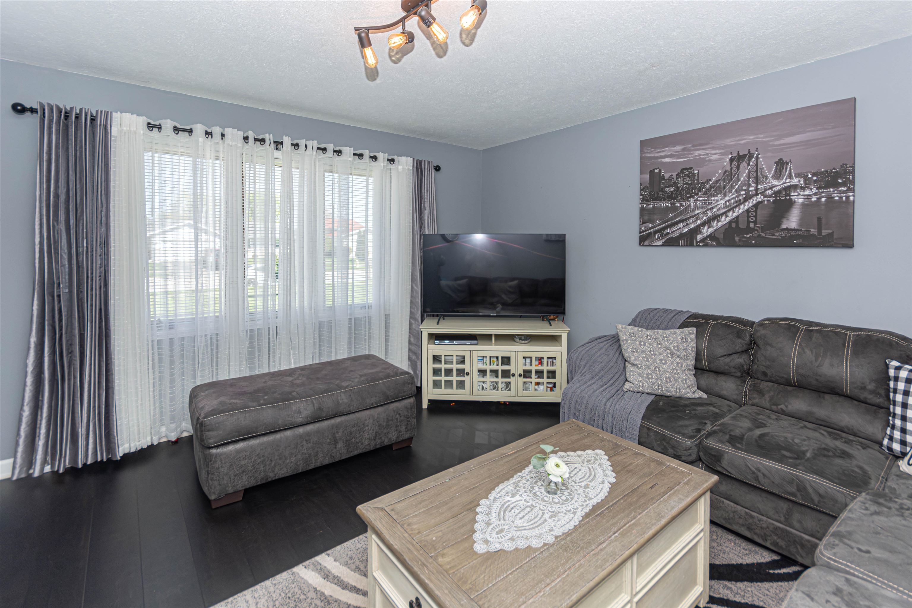 911 South Trainer Road Rockford, IL 61108 - Photo 4 of 32 Gallery Image 4